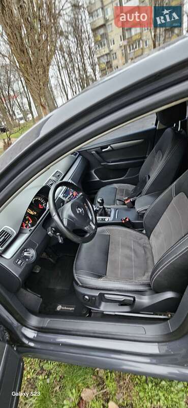 Седан Volkswagen Passat 2014 в Киеве фото 8 Седан Volkswagen Passat 2014 в Киеве