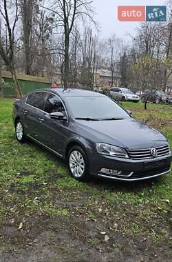 Седан Volkswagen Passat 2014 в Києві