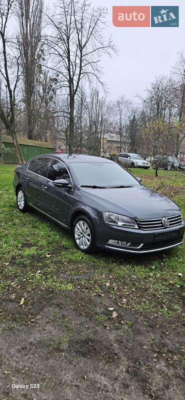 Седан Volkswagen Passat 2014 в Киеве фото Седан Volkswagen Passat 2014 в Киеве