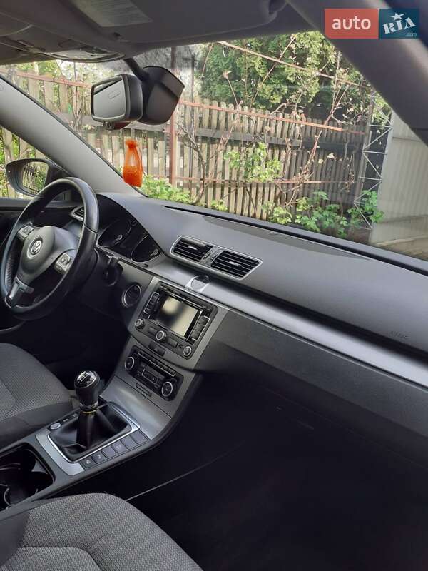 Універсал Volkswagen Passat 2011 в Чернівцях фото 3 Універсал Volkswagen Passat 2011 в Чернівцях