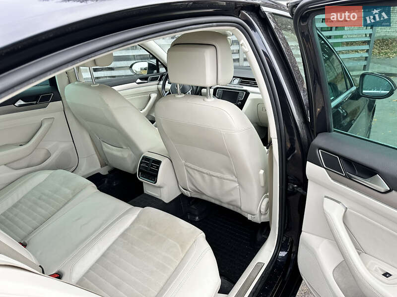 Седан Volkswagen Passat 2015 в Виннице