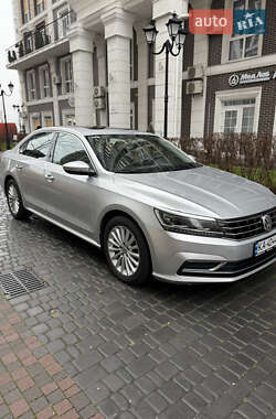 Седан Volkswagen Passat 2016 в Києві