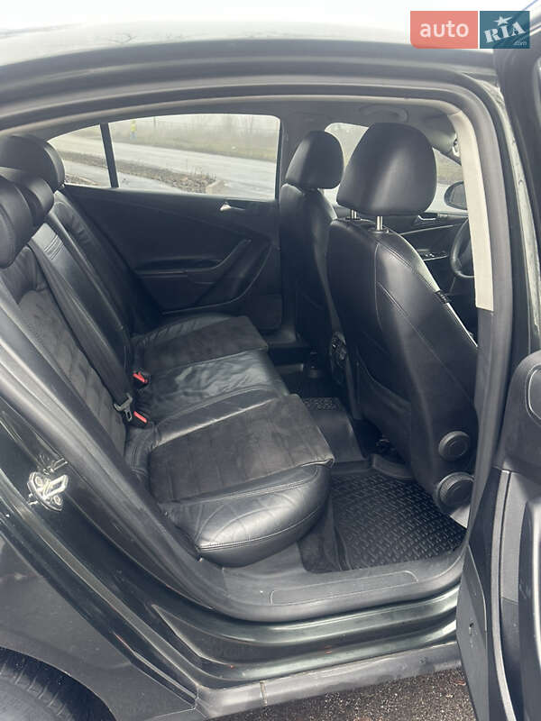 Седан Volkswagen Passat 2006 в Новой Водолаге