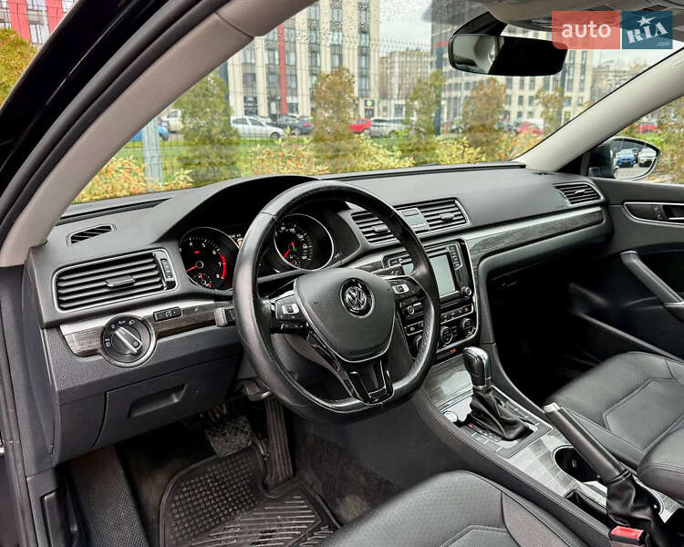 Седан Volkswagen Passat 2018 в Киеве