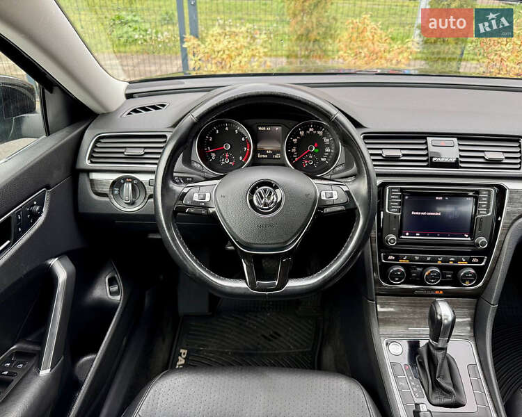 Седан Volkswagen Passat 2018 в Киеве