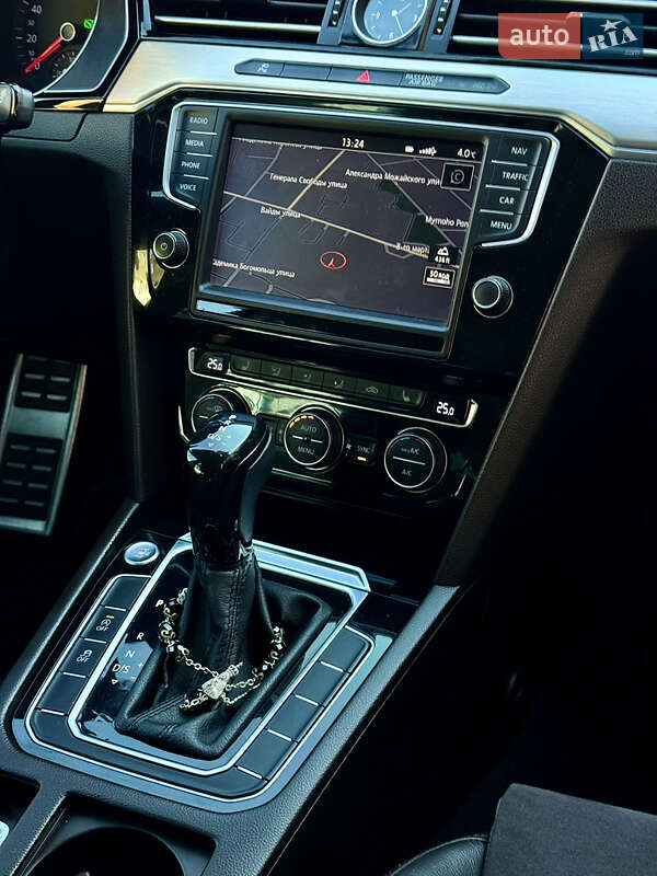 Універсал Volkswagen Passat 2015 в Ужгороді