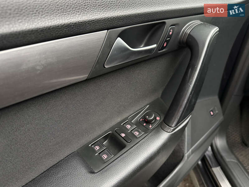 Универсал Volkswagen Passat 2014 в Киеве