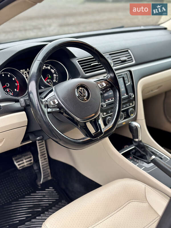 Седан Volkswagen Passat 2017 в Калуше