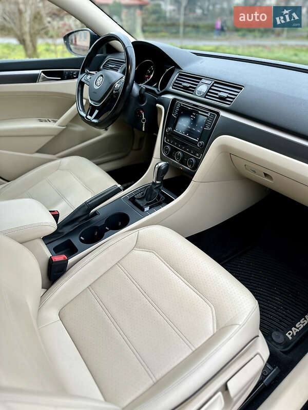 Седан Volkswagen Passat 2017 в Калуше