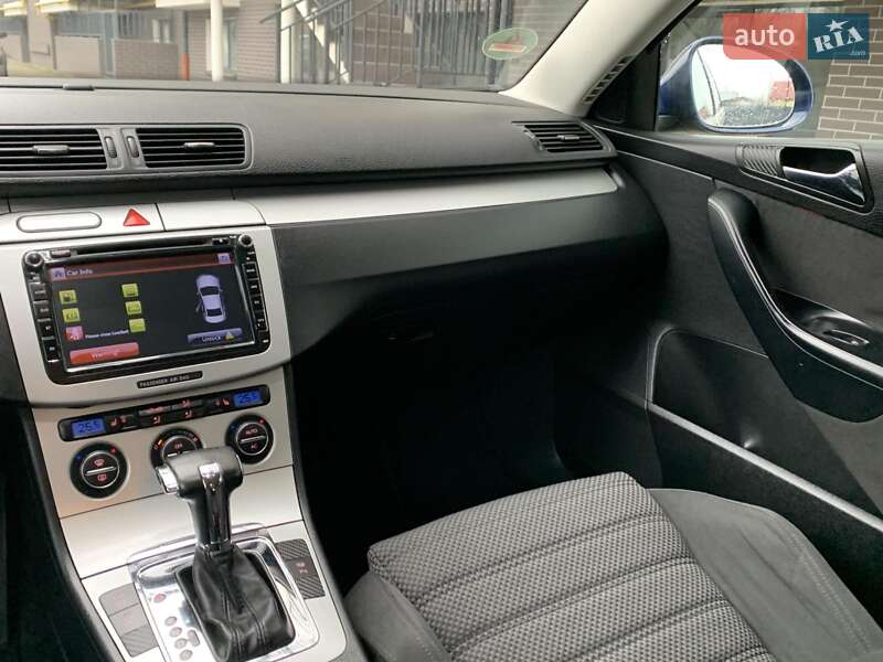 Універсал Volkswagen Passat 2008 в Жовкві