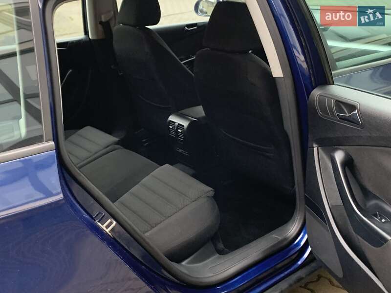 Універсал Volkswagen Passat 2008 в Жовкві