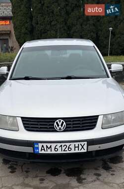 Седан Volkswagen Passat 1998 в Житомирі