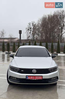 Седан Volkswagen Passat 2015 в Звягеле