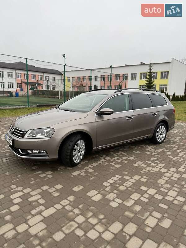 Універсал Volkswagen Passat 2011 в Самборі