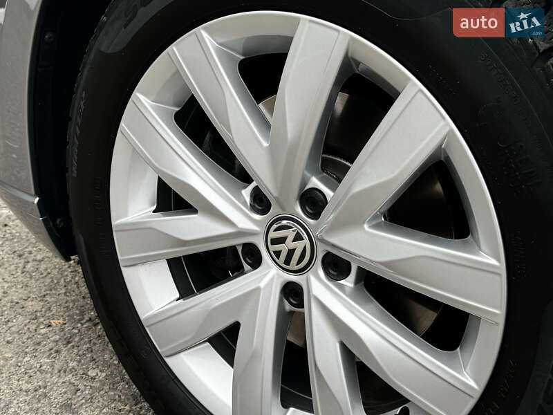 Універсал Volkswagen Passat 2019 в Києві фото 28 Універсал Volkswagen Passat 2019 в Києві