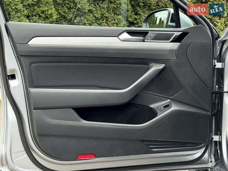 Універсал Volkswagen Passat 2019 в Києві фото 31 Універсал Volkswagen Passat 2019 в Києві