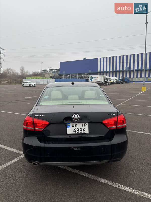 Седан Volkswagen Passat 2014 в Ровно