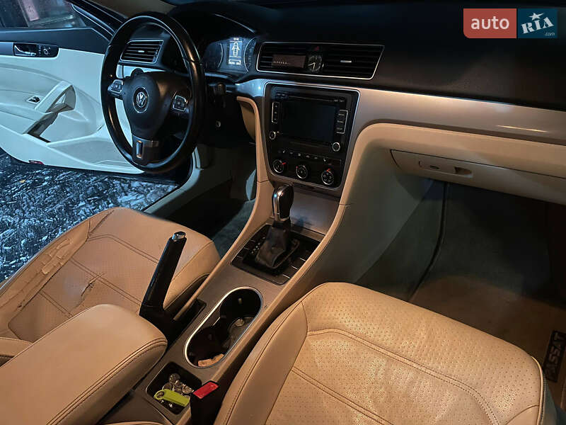 Седан Volkswagen Passat 2014 в Ровно
