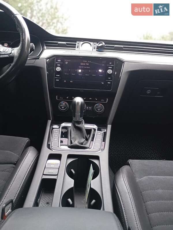 Универсал Volkswagen Passat 2017 в Золочеве фото 26 Универсал Volkswagen Passat 2017 в Золочеве