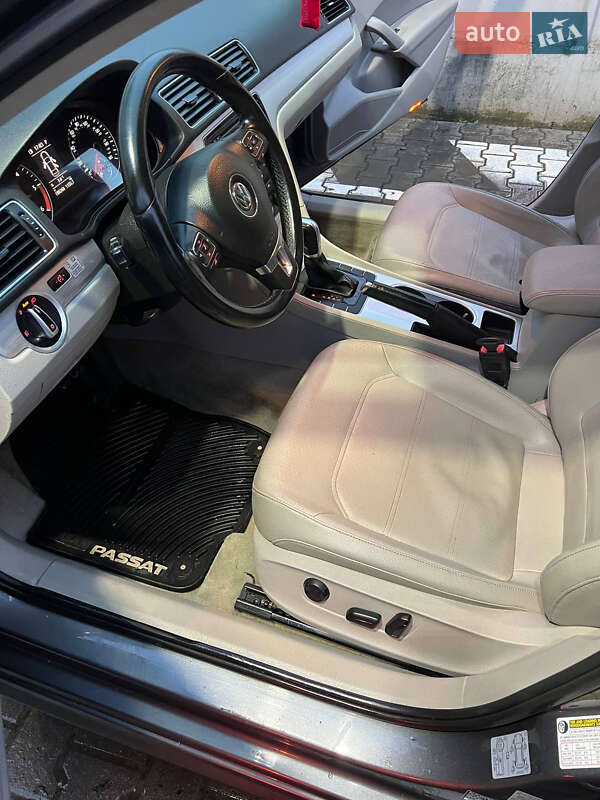 Седан Volkswagen Passat 2012 в Житомире