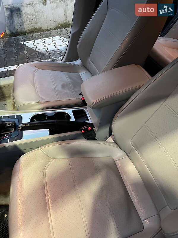 Седан Volkswagen Passat 2012 в Житомире