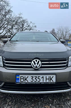Универсал Volkswagen Passat 2014 в Киеве