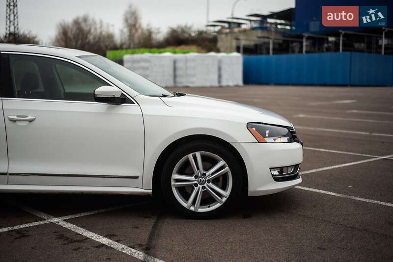 Седан Volkswagen Passat 2014 в Ровно