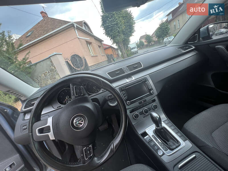 Седан Volkswagen Passat 2012 в Мукачевому
