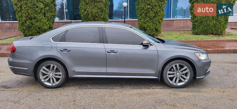 Седан Volkswagen Passat 2016 в Кропивницком