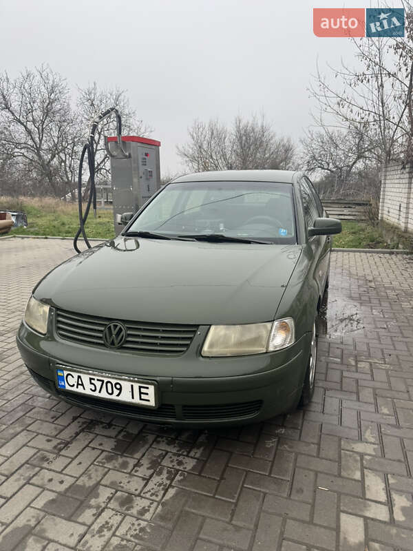 Седан Volkswagen Passat 1997 в Черкассах