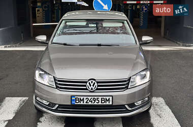 Седан Volkswagen Passat 2013 в Києві