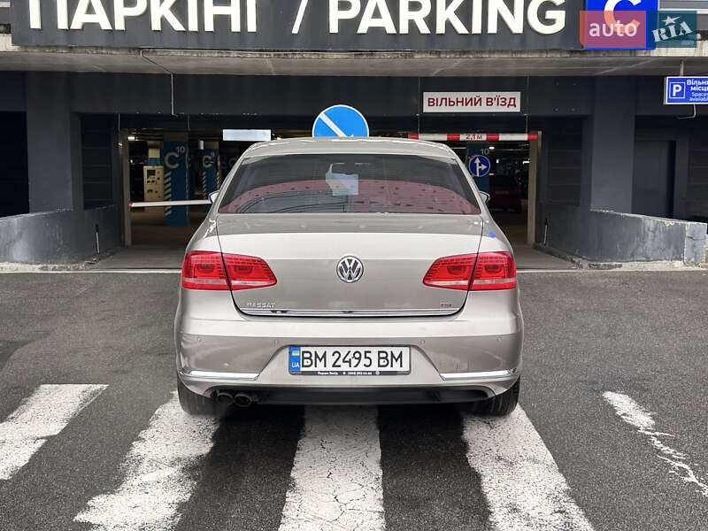 Седан Volkswagen Passat 2013 в Киеве