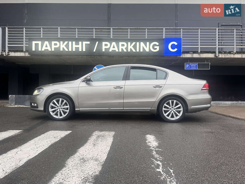Седан Volkswagen Passat 2013 в Киеве
