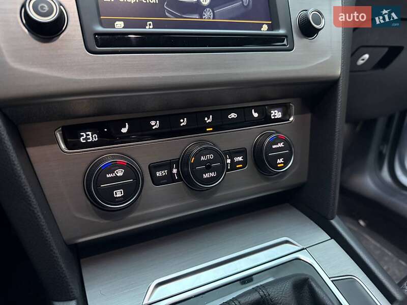 Универсал Volkswagen Passat 2016 в Киеве фото 20 Универсал Volkswagen Passat 2016 в Киеве