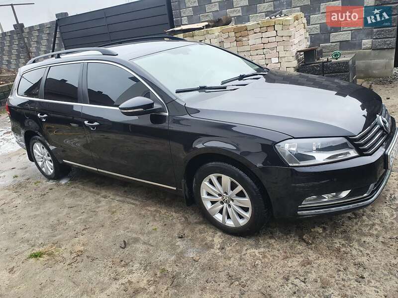 Универсал Volkswagen Passat 2012 в Ровно