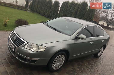 Седан Volkswagen Passat 2005 в Гусятине