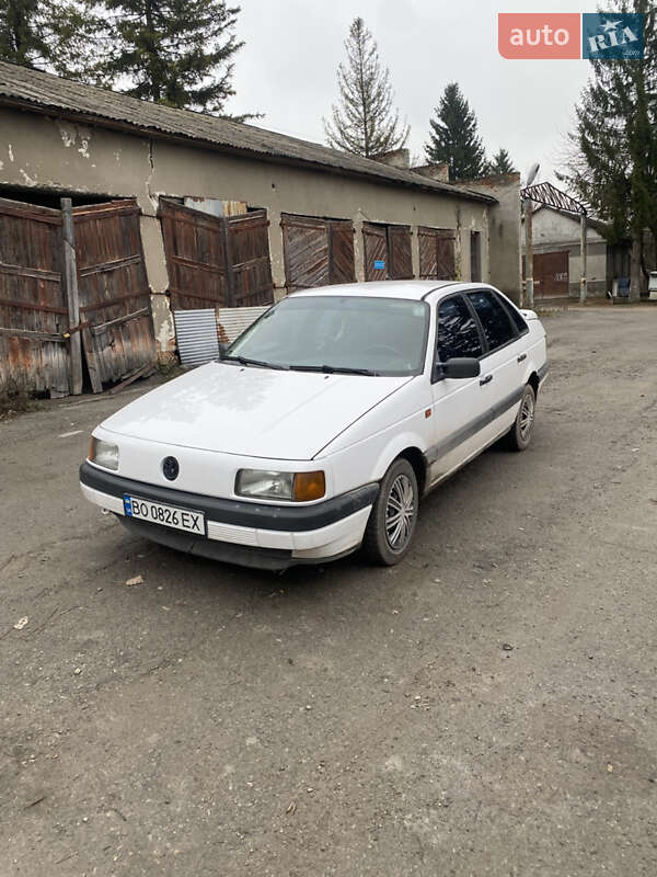 Седан Volkswagen Passat 1991 в Збараже