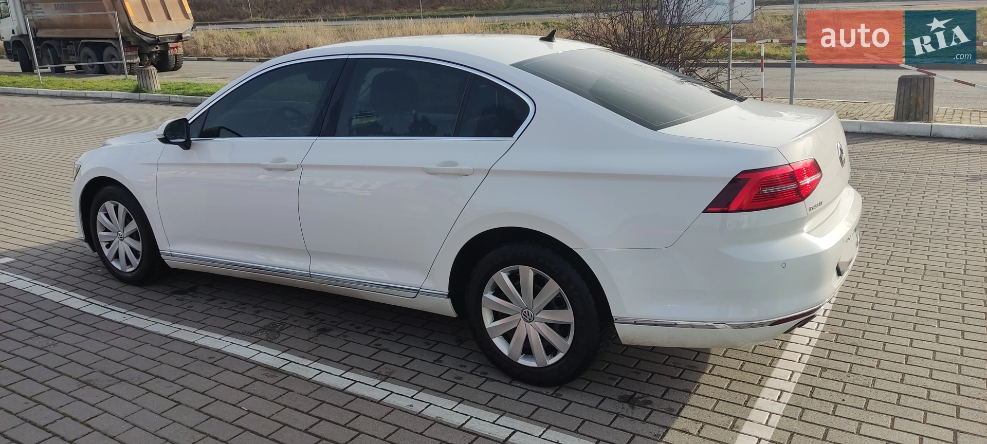 2016 Volkswagen Passat - мініатюра 3