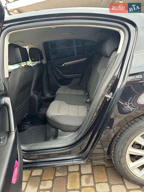 Седан Volkswagen Passat 2011 в Ужгороде
