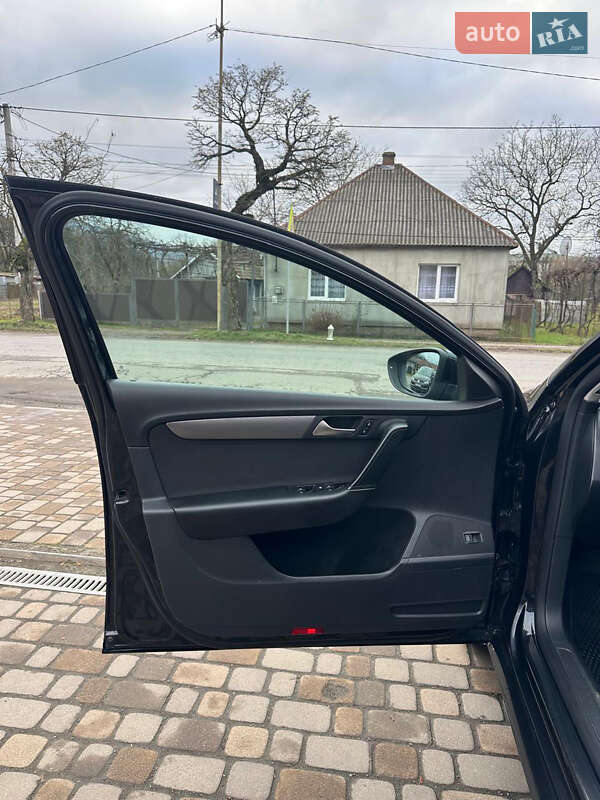 Седан Volkswagen Passat 2011 в Ужгороде