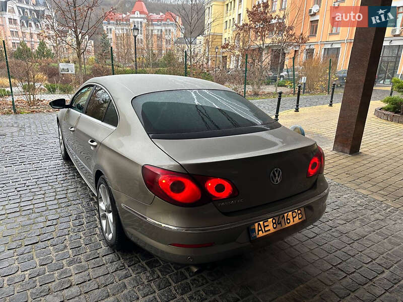 Седан Volkswagen Passat 2011 в Киеве