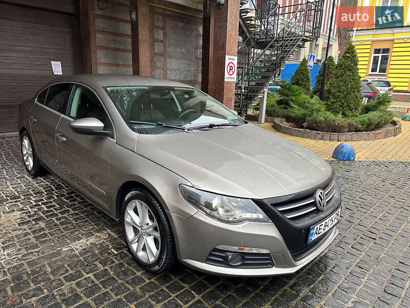 Седан Volkswagen Passat 2011 в Киеве