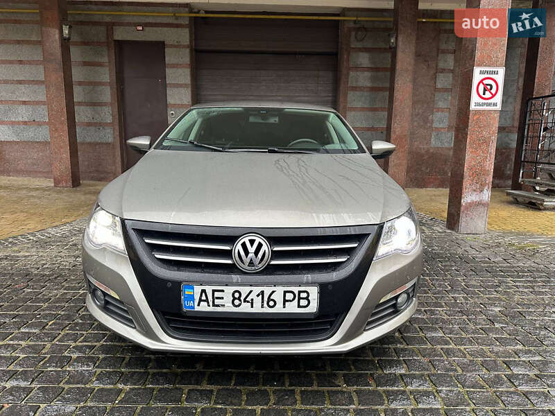 Седан Volkswagen Passat 2011 в Киеве