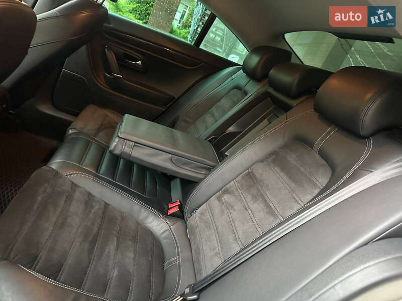 Седан Volkswagen Passat 2011 в Киеве