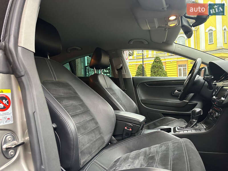 Седан Volkswagen Passat 2011 в Киеве