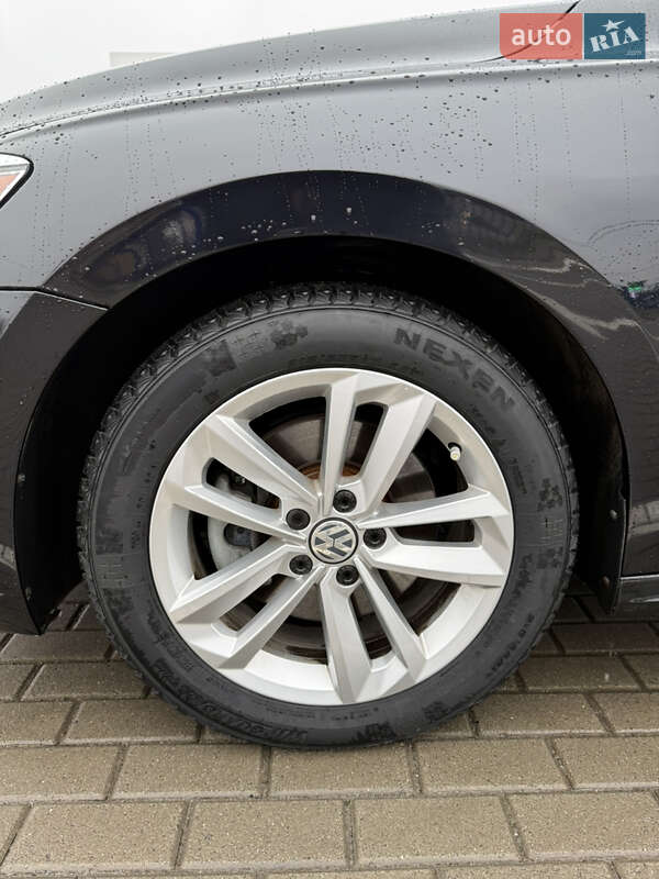 Седан Volkswagen Passat 2021 в Ковеле