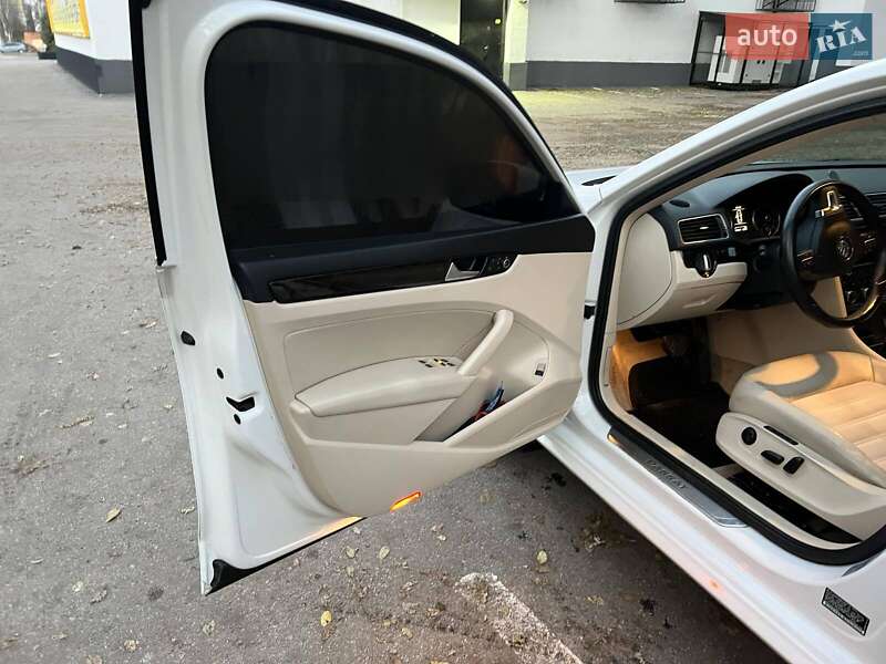 Седан Volkswagen Passat 2014 в Кропивницком