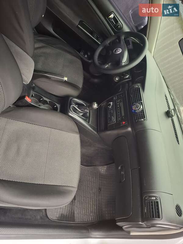 Седан Volkswagen Passat 2000 в Семеновке