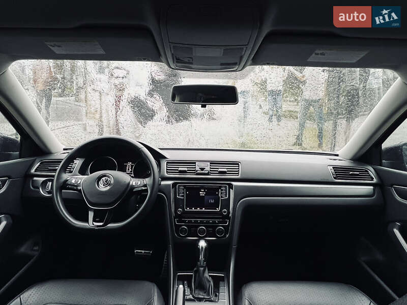 Седан Volkswagen Passat 2018 в Одессе