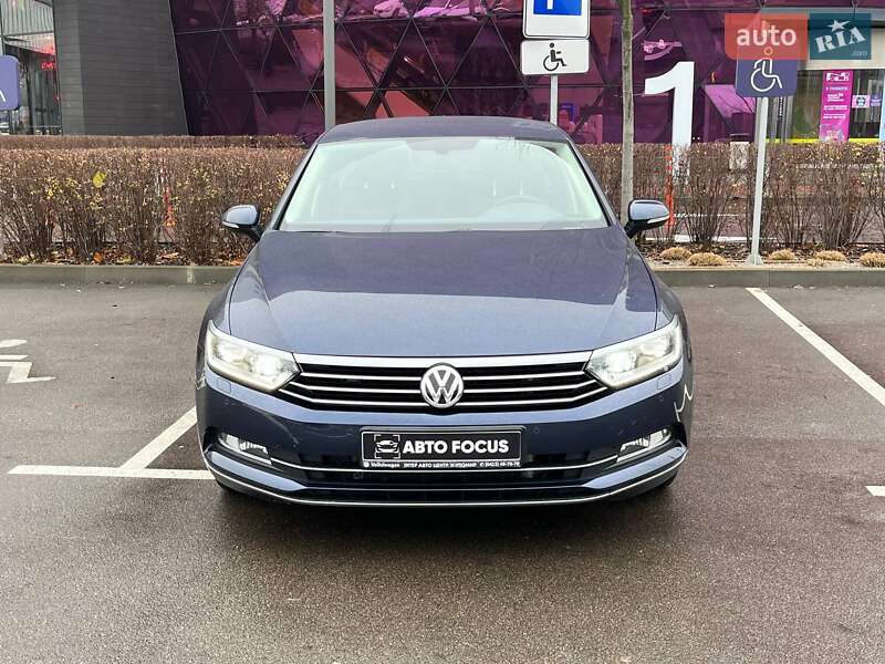 Седан Volkswagen Passat 2017 в Києві